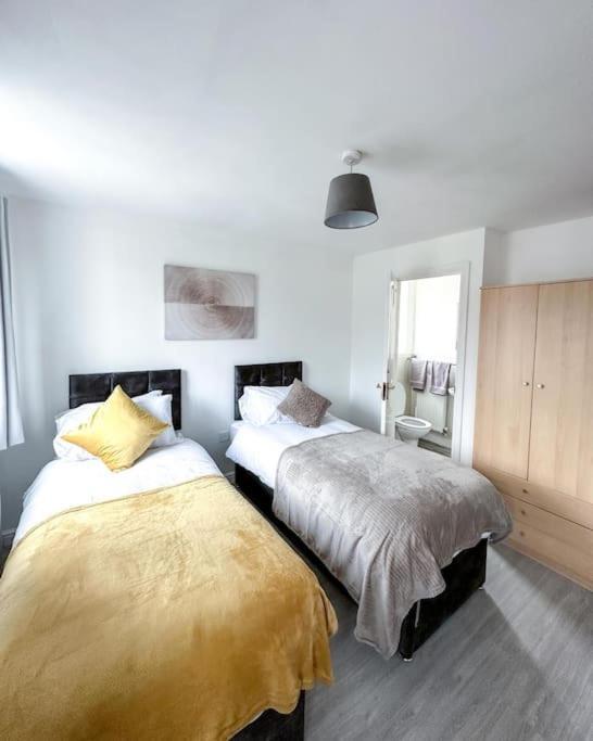 Spacious 6 Bedroom House Near City Centre バーミンガム エクステリア 写真
